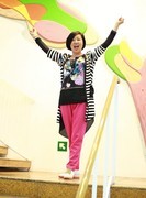 2169--13【不老松：纪实摄影】异国风情：韩国印象！ 一二楼之间的楼梯是拍照留念的最