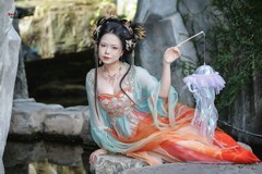 【石涧揽流光】---莉莉