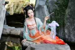【石涧揽流光】---莉莉