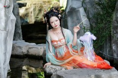 【石涧揽流光】---莉莉