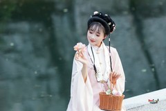 【池畔花事】---晓儿