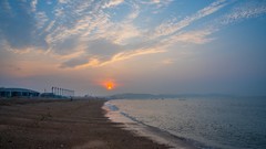 金 石 滩 黄 金 海 岸 晨 曦（ 一 ）