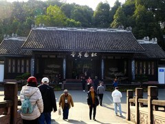 “杜甫草堂‘公园外花儿开