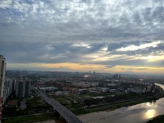 漫步星城 （1128）秋霞把天空调成暖色调