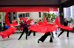 875【不老松：二游海南记实】长島兰湾业主们在跳舞蹈！