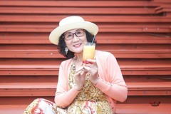 【春日美女】---卫华