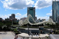 武汉光谷广场（上）