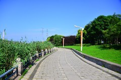 夏天就要过去这里已初显秋色了