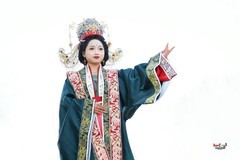 【檐下佳人冠上星】--- 小依