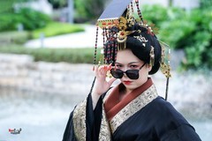 【墨镜女帝】---莉莉