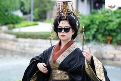 【墨镜女帝】---莉莉