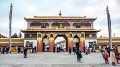 四川--阿坝县莫郎节【1】去参加活动的信众