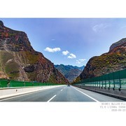 陕—川高速途中甘肃的大山