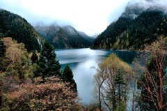 九寨沟深秋长海，五花池的景色。