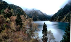 九寨沟深秋长海，五花池的景色。