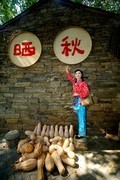 黄陂大余湾---晒秋中的村姑！