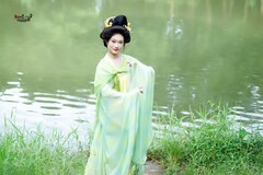 【湖畔春芜·唐影栖青】---引力
