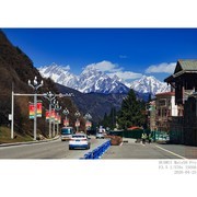 黄龙景区门前拍雪山
