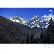 黄龙景区门前拍雪山