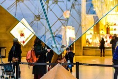 “卢浮宫”留影