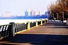 冰天雪地里的大辽河风光