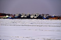 冰天雪地里的大辽河风光