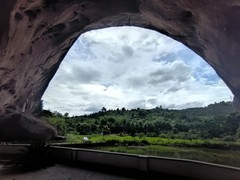 2026夏天游（13）建筑群紧贴岩壁而建