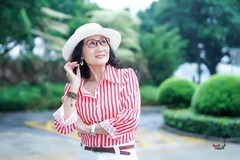 【雨中美女】---卫华