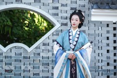 【黛瓦青砖，仕女诗行】---思琪