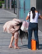 上一组海边扫街抓拍片，有风景，花草还有妹子！