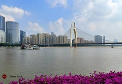 在小蛮腰下面。。。。。。