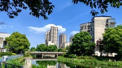 初夏小河边
