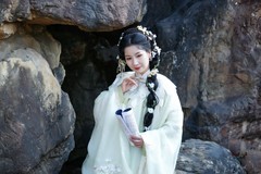 【一襟浅绿·山石藏幽境】---婉灵