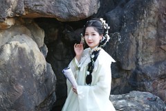 【一襟浅绿·山石藏幽境】---婉灵