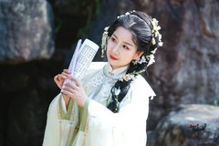 【一襟浅绿·山石藏幽境】---婉灵