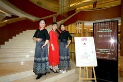 室内环境人像---生日宴会上！