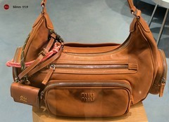 隔着玻璃的拍摄。