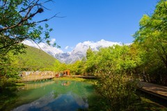 玉龙雪山蓝月湖风景 3
