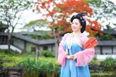 【粉黛春山】---露露