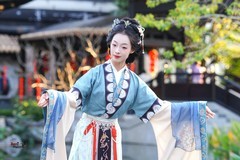 【芳姿凝于古檐前】---思琪
