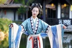 【芳姿凝于古檐前】---思琪