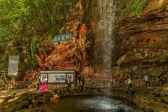 云南泸西 · 阿庐古洞