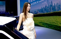 2025.8.29，成都28届国际车展模特照片8（人像）。