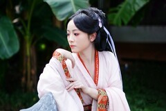 【蕉下凝思】--- 小黄