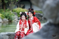 【母女湖畔时光】--- 婉灵、安琪