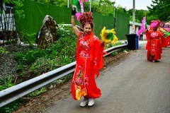 路上偶遇秧歌队