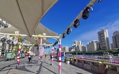 26057] 沿江西路的江边