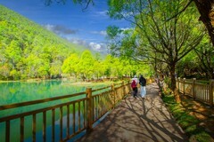 玉龙雪山蓝月湖风景 7