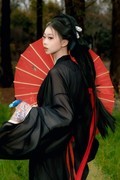 穿汉服的女子
