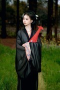 穿汉服的女子